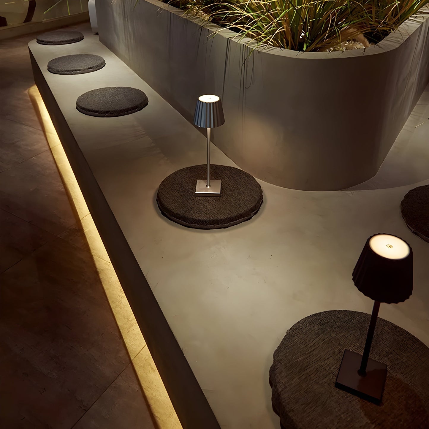 Wireless Table Lamp | Touch Control & USB Charging for Living Room
