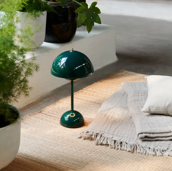 Table Lamp with Modern Touch Control Design