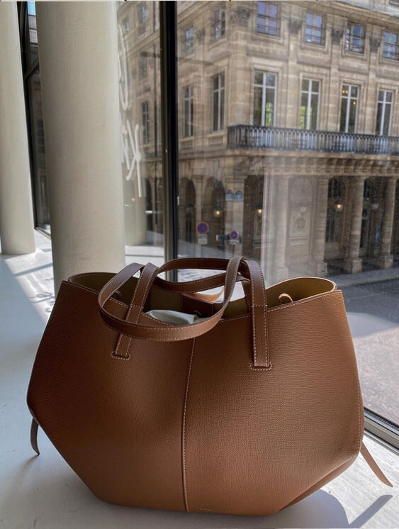 Leather Tote Bag in Classic Minimalist Style