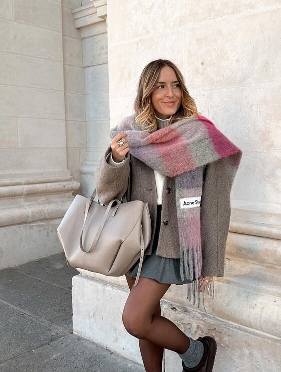 Leather Tote Bag in Classic Minimalist Style